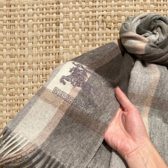 Burberry Scarf - Picture 1 of 3